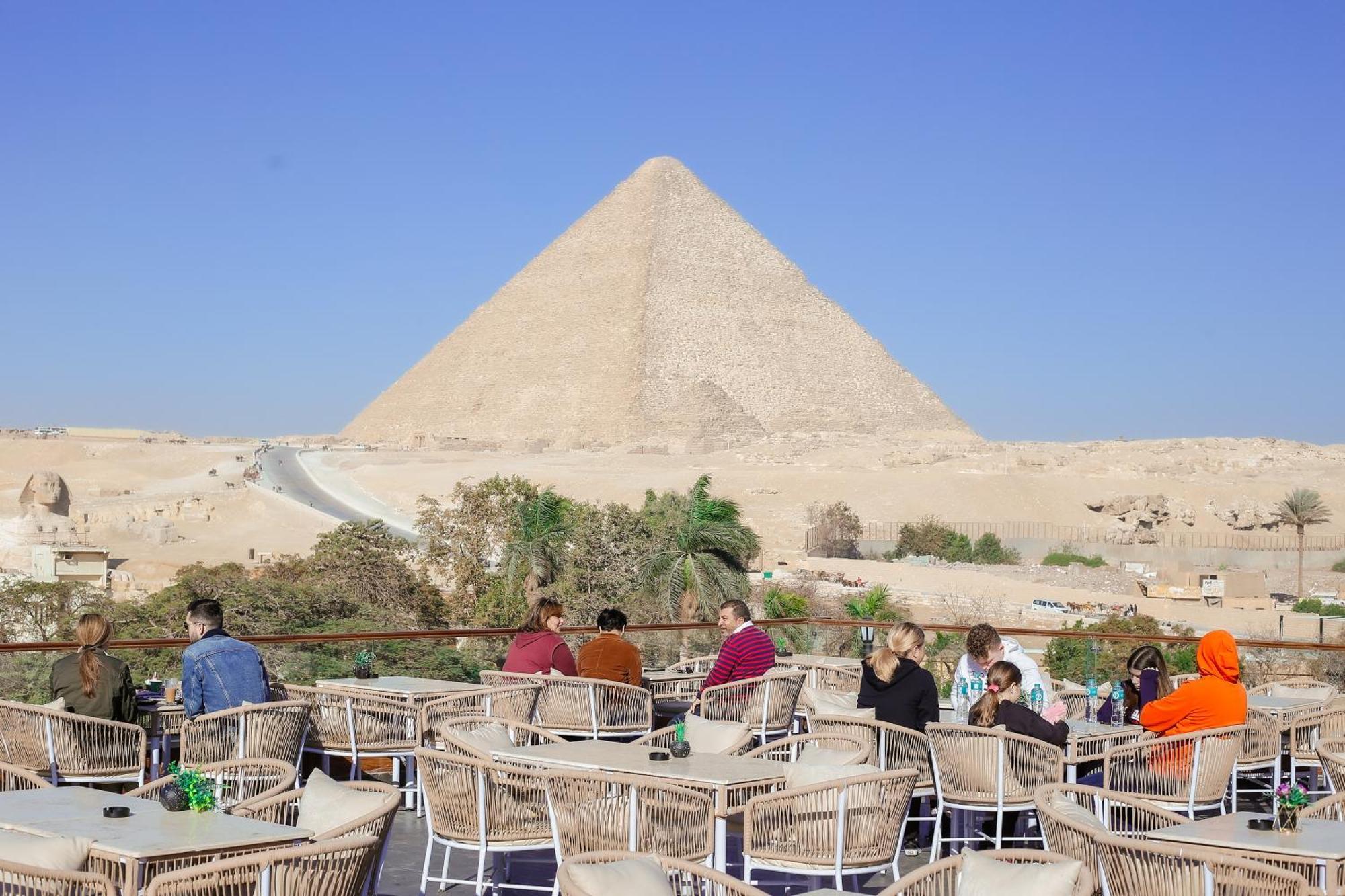 Tree Lounge Pyramids View Inn , Sphinx Giza Kafrat al Jabal Exterior photo