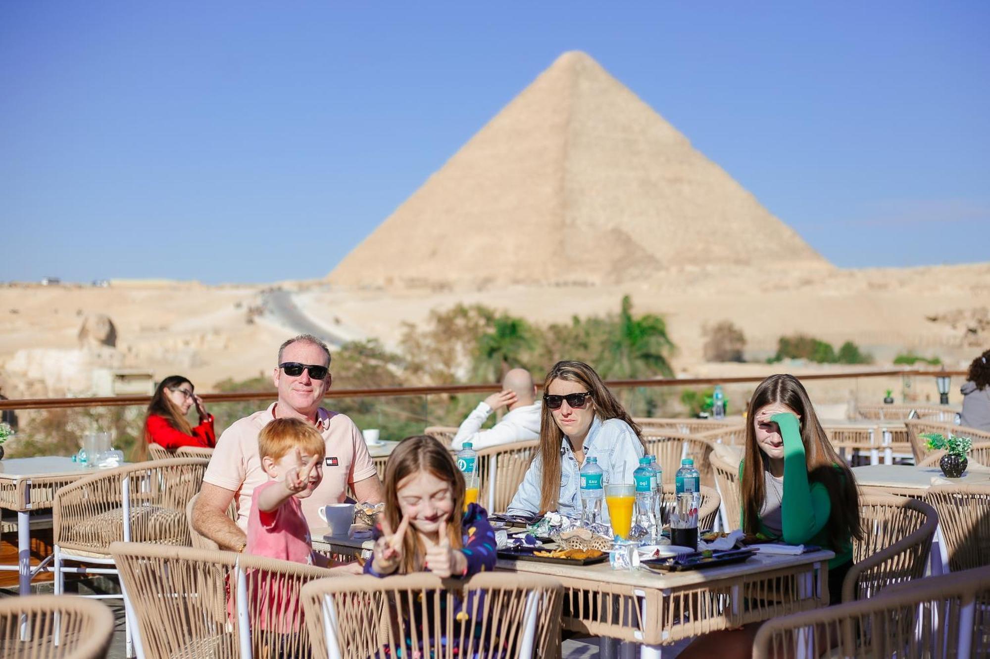 Tree Lounge Pyramids View Inn , Sphinx Giza Kafrat al Jabal Exterior photo