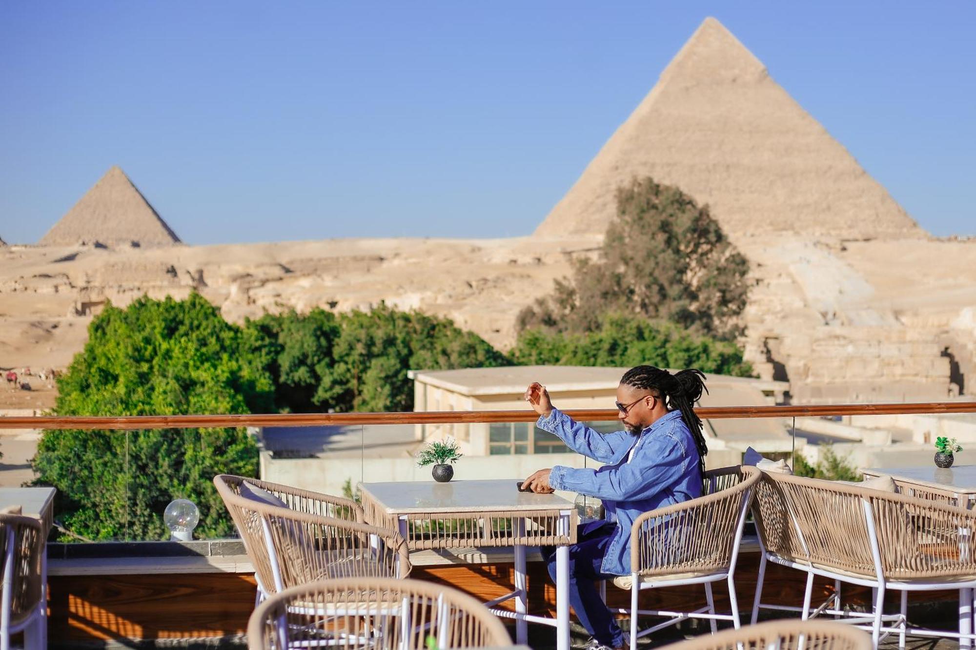Tree Lounge Pyramids View Inn , Sphinx Giza Kafrat al Jabal Exterior photo