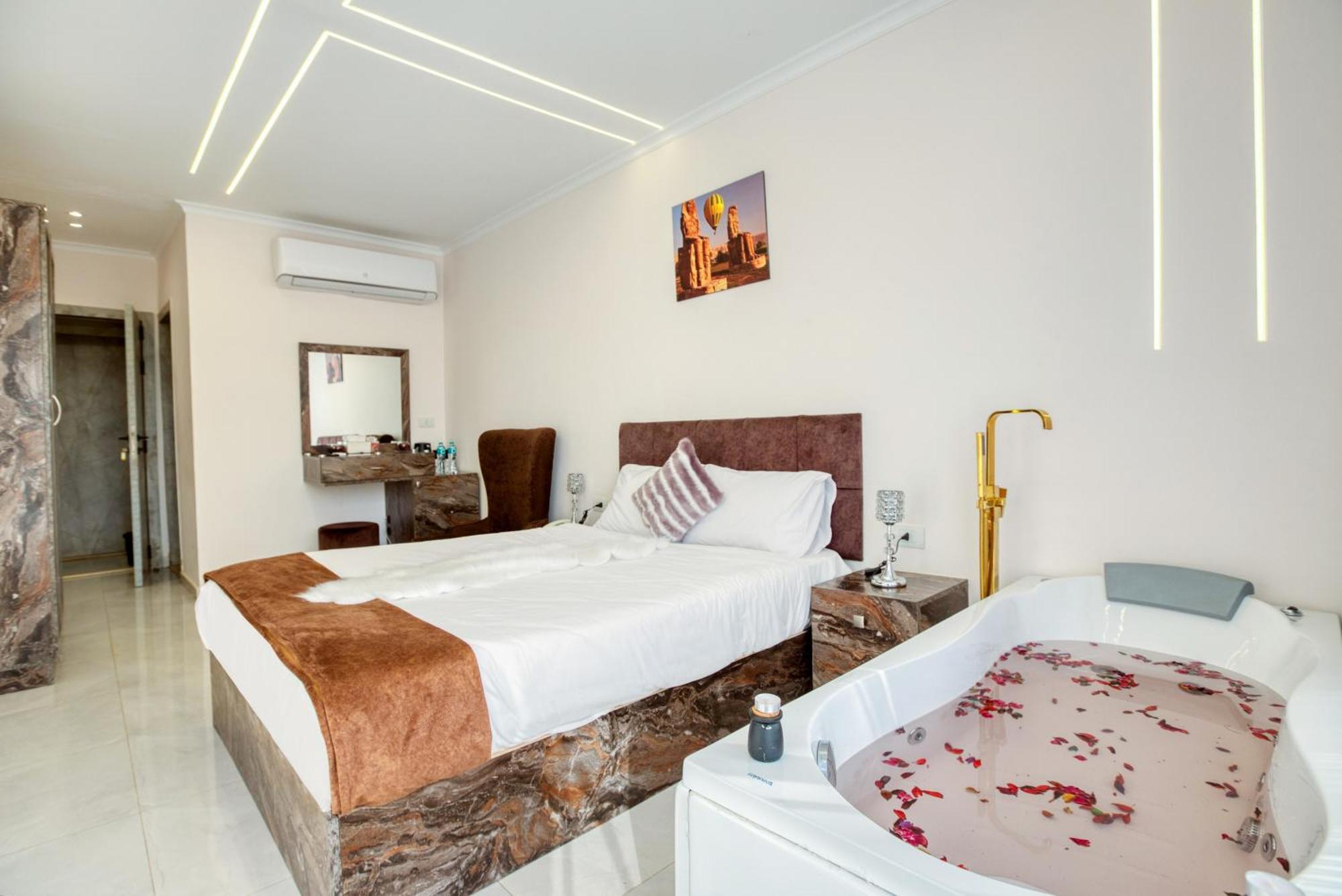 Tree Lounge Pyramids View Inn , Sphinx Giza Kafrat al Jabal Exterior photo