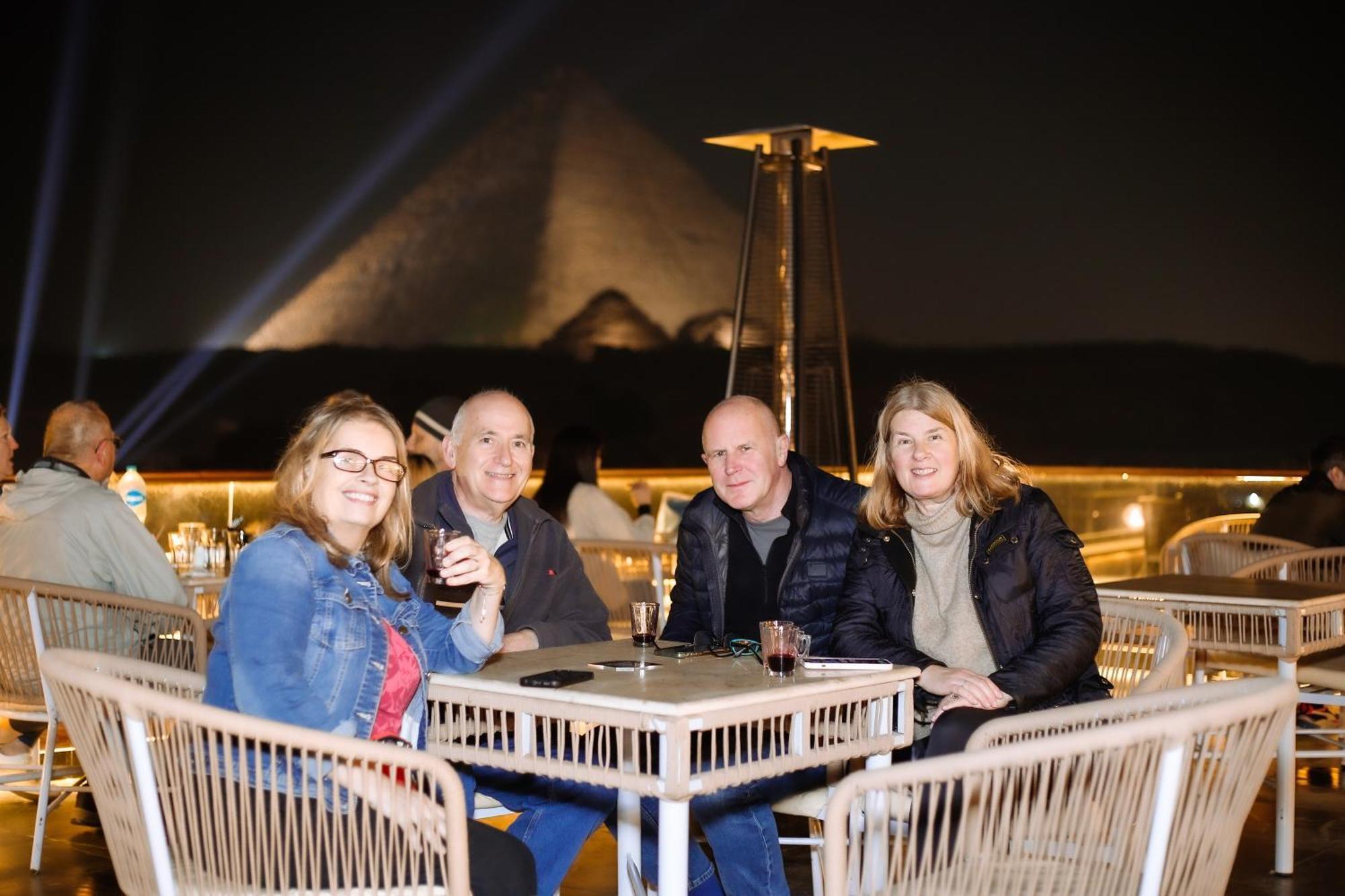 Tree Lounge Pyramids View Inn , Sphinx Giza Kafrat al Jabal Exterior photo